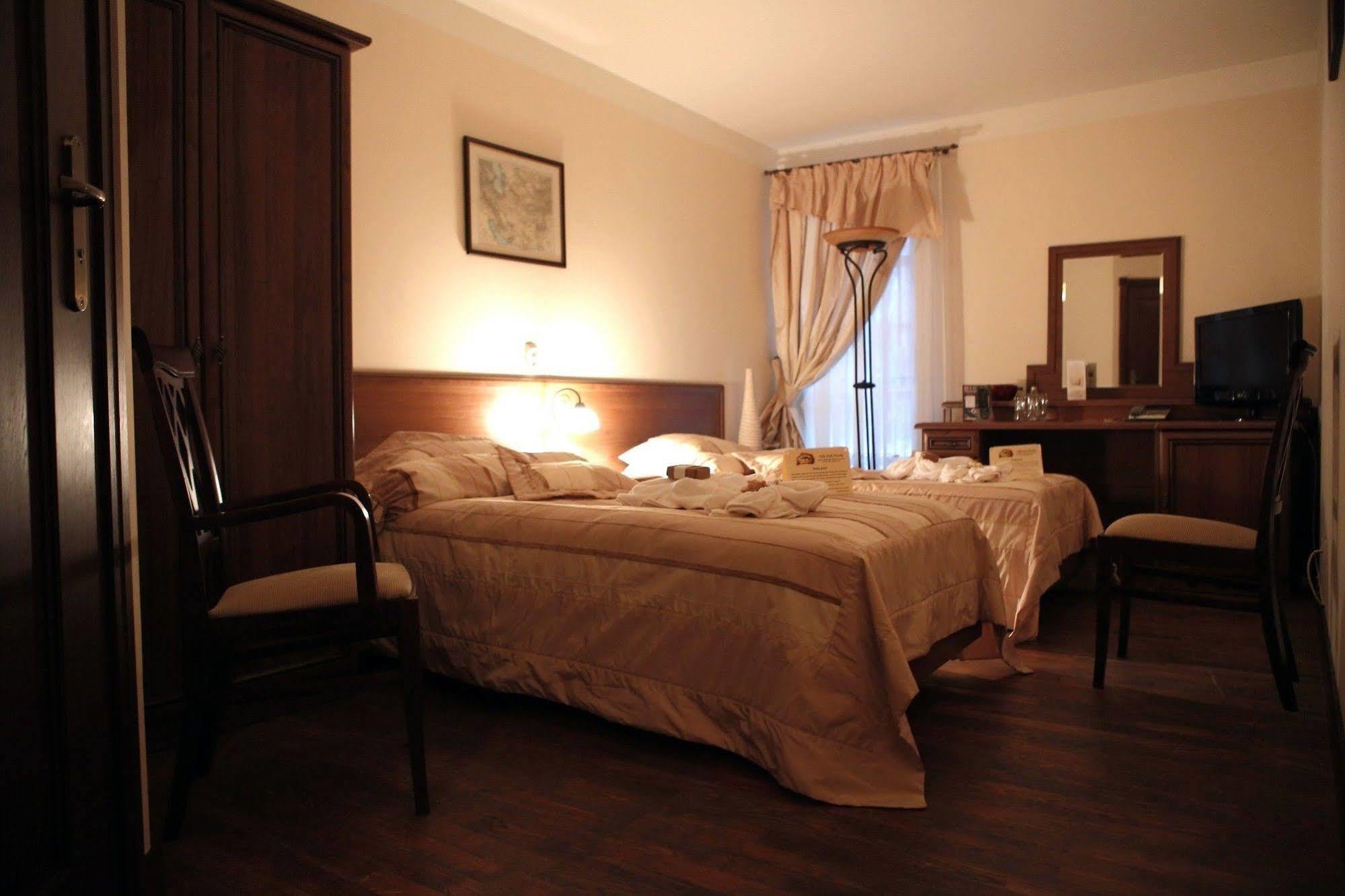 Villa Toscana Warszawa ภายนอก รูปภาพ